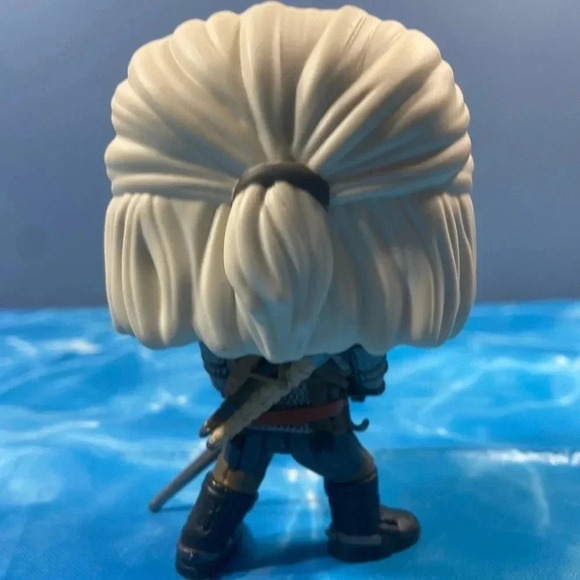 The Witcher 3 Wild Hunt- Geralt of Rivia (The White Wolf, Gwynbleidd) Funko Pop! - Picture 5 of 10